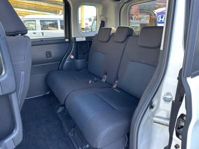 トール(ダイハツ)中古車 後席内装
