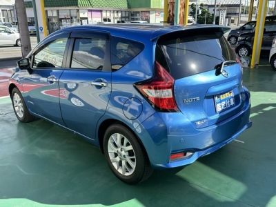 ノート(ニッサン)中古車 後方