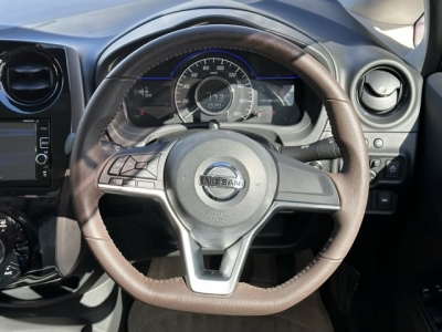 ノート(ニッサン)中古車 内外装写真