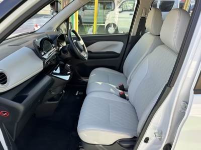 ekクロス(三菱)中古車 前席内装