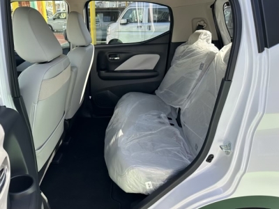 ekクロス(三菱)中古車 後席内装