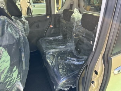 タントファンクロス(ダイハツ)届出済未使用車 後席内装