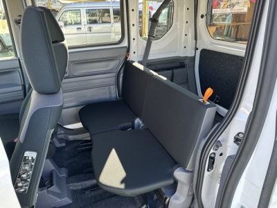 N-VAN(ホンダ)届出済未使用車 後席内装