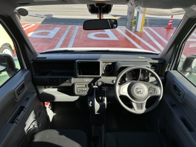 N-VAN(ホンダ)届出済未使用車 後席から見た前席