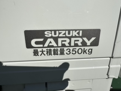 キャリイトラック(スズキ)届出済未使用車 後席から見た前席