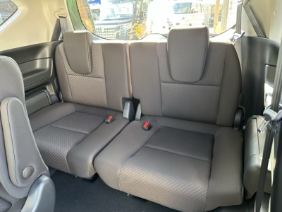 フリード(ホンダ)登録済未使用車 後席から見た前席