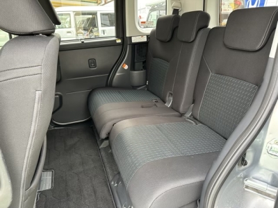 トールカスタム(ダイハツ)中古車 後席内装