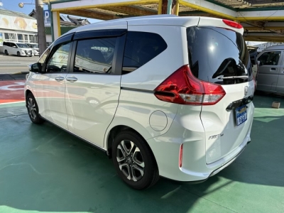 フリード(ホンダ)ディーラ-試乗車 後方