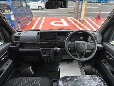 アトレー(ダイハツ)届出済未使用車 後席から見た前席