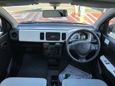 アルト(スズキ)中古車 後席から見た前席