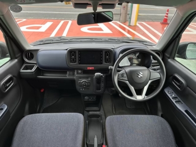 アルト(スズキ)ディーラ-試乗車 後席から見た前席
