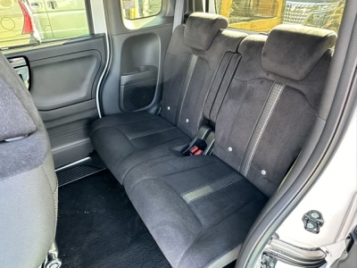 N-BOXカスタム(ホンダ)ディーラ-試乗車 後席内装