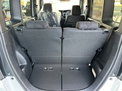 N-BOXカスタム(ホンダ)届出済未使用車 内外装写真他２