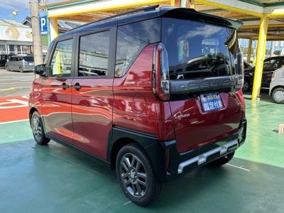デリカミニ(三菱)届出済未使用車 後方