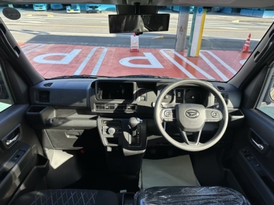 アトレー(ダイハツ)届出済未使用車 後席から見た前席