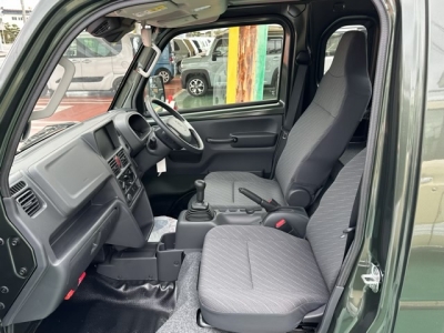 キャリイトラック(スズキ)ディーラー試乗車 前席内装