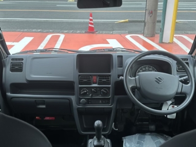 キャリイトラック(スズキ)ディーラー試乗車 後席から見た前席
