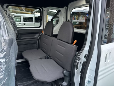 N-VAN(ホンダ)届出済未使用車 後席内装