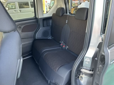 eKクロススペース(三菱)ディーラ-試乗車 後席内装