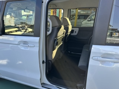 N-BOX(ホンダ)届出済未使用車 後席内装