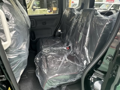新型スペーシアカスタム(スズキ)新車見本展示無 後席から見た前席