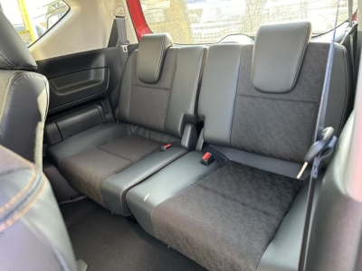 フリード(ホンダ)登録済未使用車 後席から見た前席