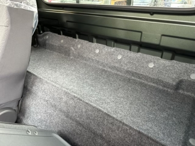 キャリートラック(スズキ)届出済未使用車 後席から見た前席