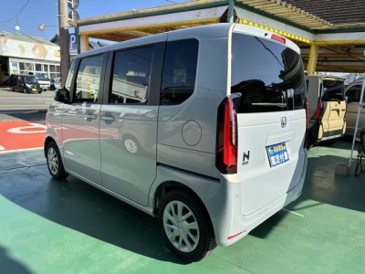 新型N-BOX(ホンダ)届出済未使用車 後方