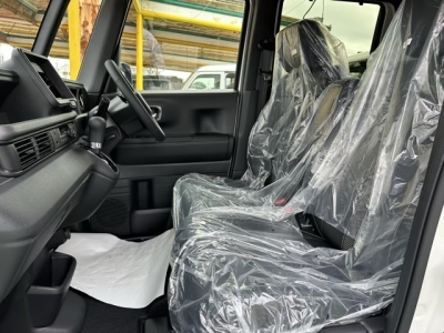 新型N-BOX(ホンダ)届出済未使用車 後席内装