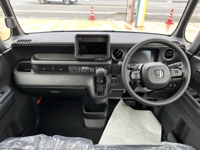 新型N-BOX(ホンダ)届出済未使用車 内外装写真