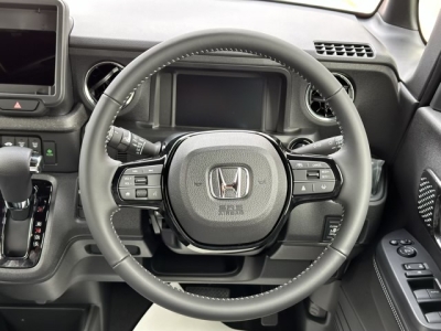 新型N-BOX(ホンダ)届出済未使用車 内外装写真他
