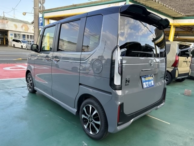 新型N-BOX(ホンダ)届出済未使用車 後方