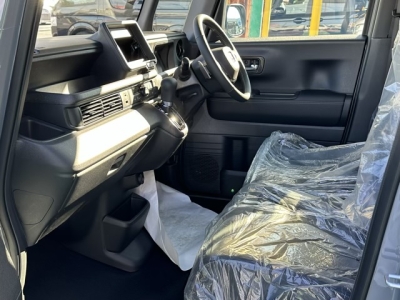 新型N-BOX(ホンダ)届出済未使用車 前席内装