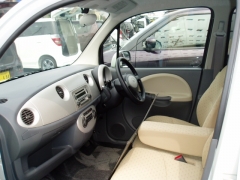 ムーヴラテ(ダイハツ)中古車 前席内装