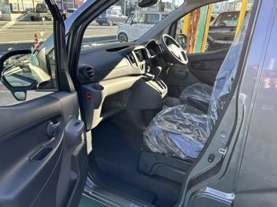 NV200バネットバン(ニッサン)登録済未使用車 後席から見た前席