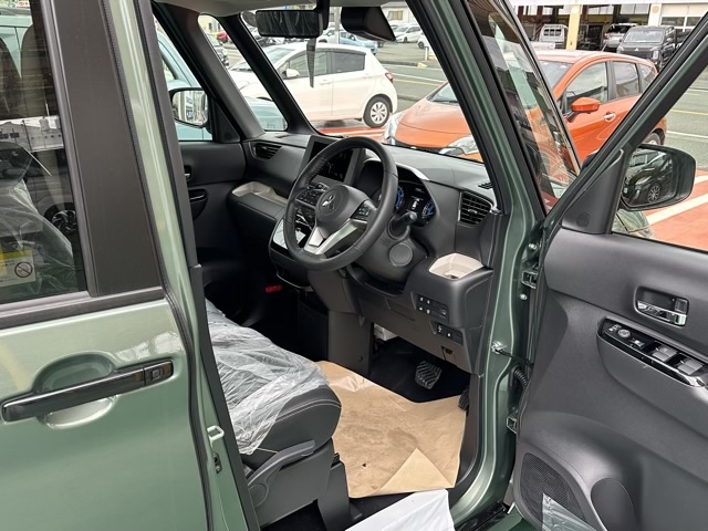 デリカミニ(三菱)新車見本展示有 14