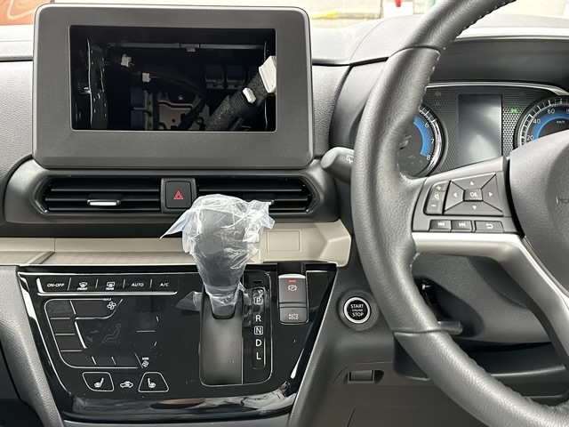 デリカミニ(三菱)新車見本展示有 16