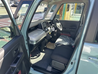 スペーシア(スズキ)届出済未使用車 後席から見た前席