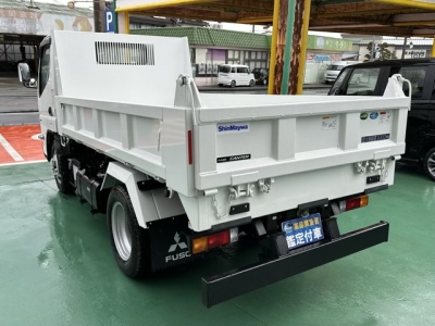 キャンター(三菱)ディーラ-試乗車 後席内装