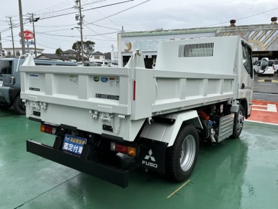 キャンター(三菱)ディーラ-試乗車 後席から見た前席