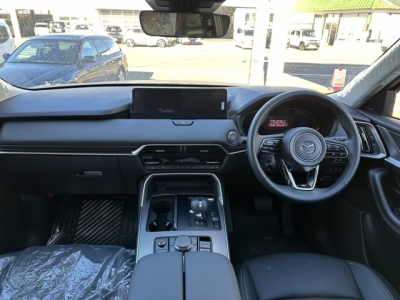 CX-60(マツダ)ディーラ-試乗車 後席から見た前席