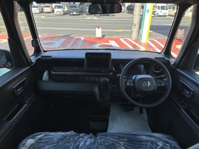 新型N-BOX(ホンダ)届出済未使用車 内外装写真