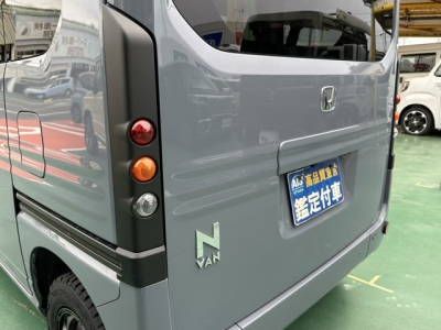 N-VAN(ダムド)新車見本展示無 後席から見た前席