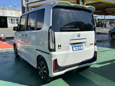 新型N-BOX(ホンダ)届出済未使用車 後方