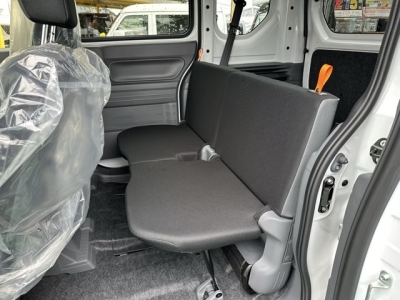 N-VAN(ホンダ)届出済未使用車 後席から見た前席