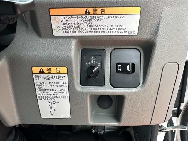 キャンター(三菱)登録済未使用車 15