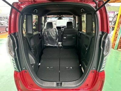 N-BOXカスタム(ホンダ)届出済未使用車 内外装写真他２