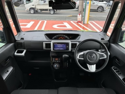 ピクシスメガ (トヨタ)中古車 後席から見た前席