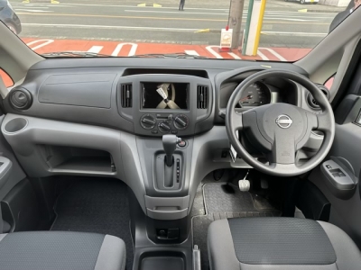 NV200バネットバン(ニッサン)レンタＵＰ 後席から見た前席