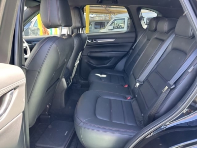 CX-5(マツダ)中古車 後席から見た前席